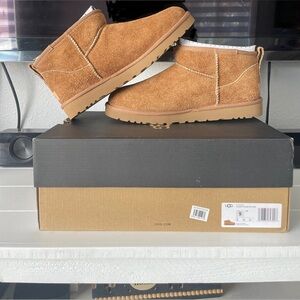 (SOLD)Men’s Classic Ultra Mini Fuzzy Suede Boots – Size 9 (NEW with Tags)